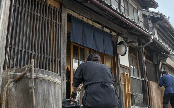 地方飲食店の建築的価値はなぜ見過ごされるのか：魚長の意匠から考える地域空間アーカイブの意義